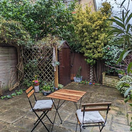 Cosy House With A Garden Villa London Bagian luar foto